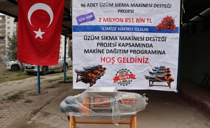 Siirt’te çiftçilere üzüm sıkma makinesi hibe edildi