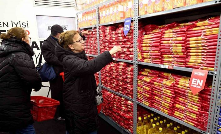 Şişli Belediyesi’nin "Gezici Kent Market" aracı yola çıktı