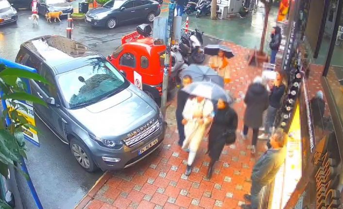 Şişli’de yolda yürüyen kadının telefonunu böyle çaldı