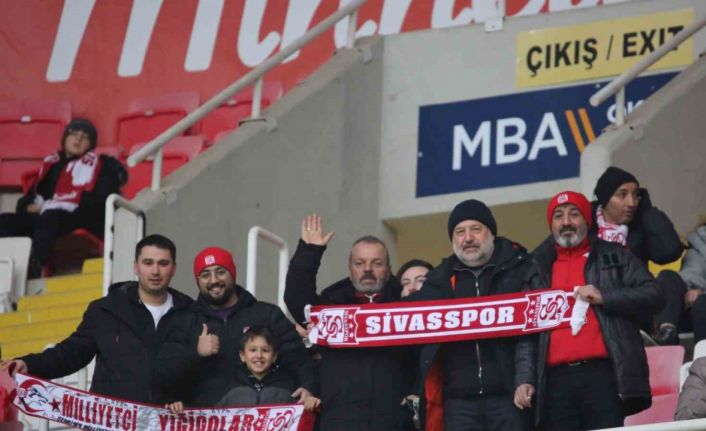 Sivassporlu taraftarlar maça yoğun ilgi gösterdi