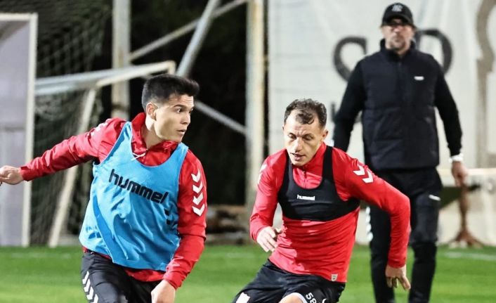 Sivasspor’un Antalya kampı başladı