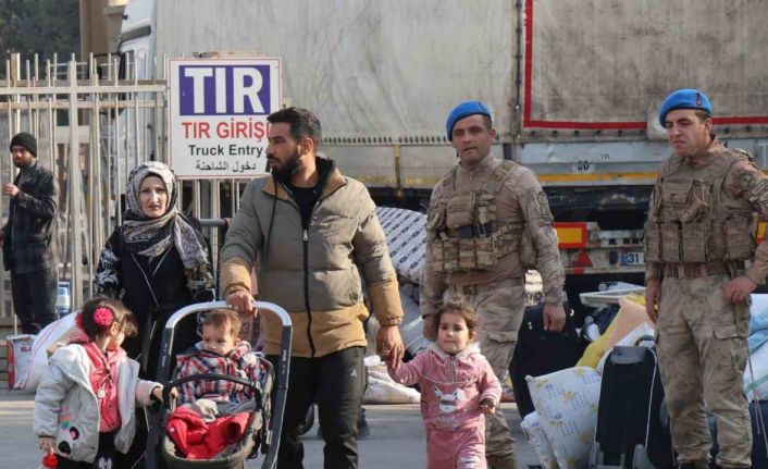 Suriyeliler Cilvegözü’nden ülkelerine dönmeye devam ediyor