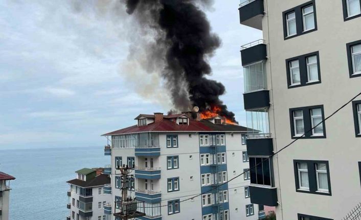 Sürmene’de çatı yangını korkuttu