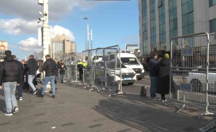 Taksim Meydanı demir bariyerlerle kapatıldı