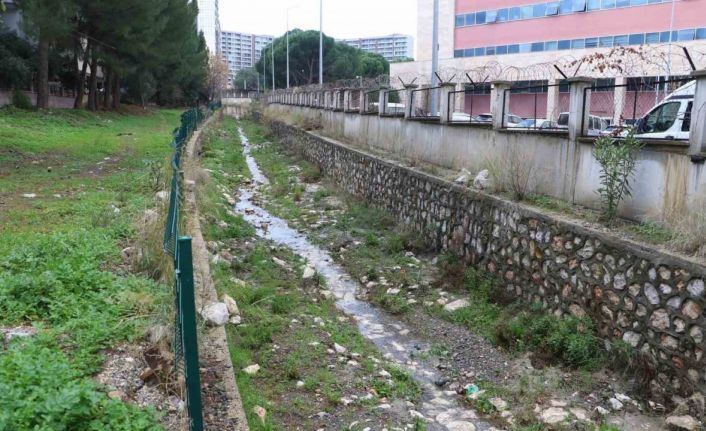 Taşkın riskine karşı dere yatakları temizleniyor