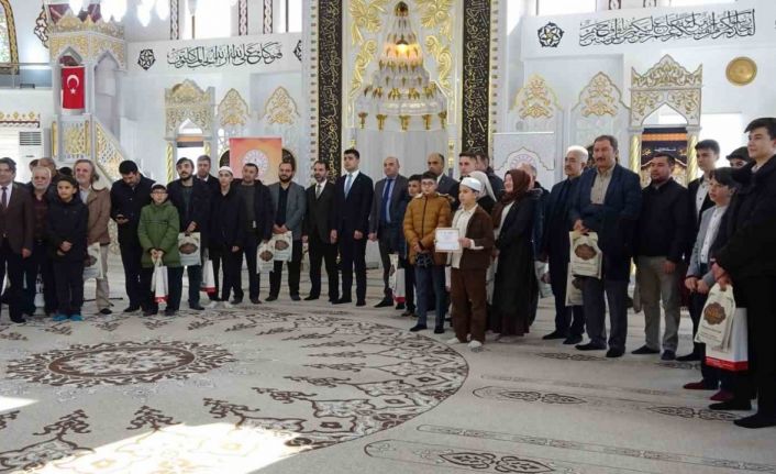 Tavşanlı’da ezanı en güzel okuyanlar ödüllendirildi