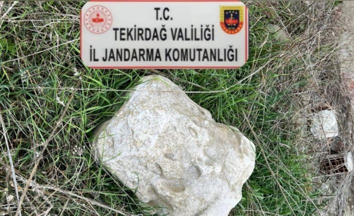 Tekirdağ’da antik sütun başlığı ele geçirildi