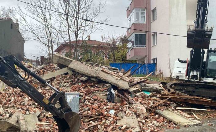 Tekirdağ’da metruk binaların yıkımına başladı