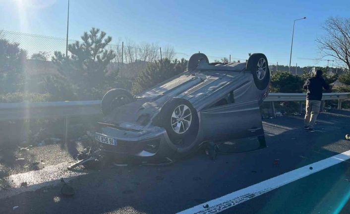 TEM’de çarpışan otomobillerin sürücüleri yarandı