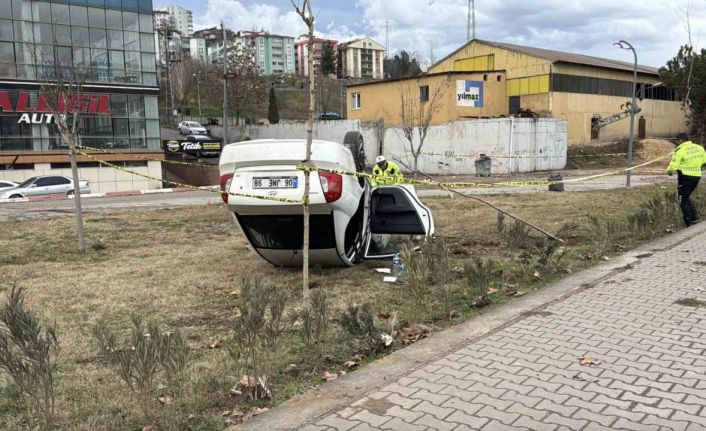 Ters dönen otomobilden burnu bile kanamadan kurtuldu