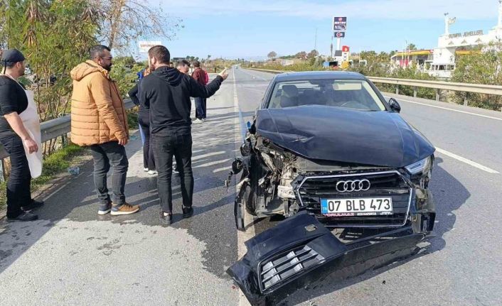 Tırın önünde sürüklenen araçtan burunları bile kanamadan çıktılar