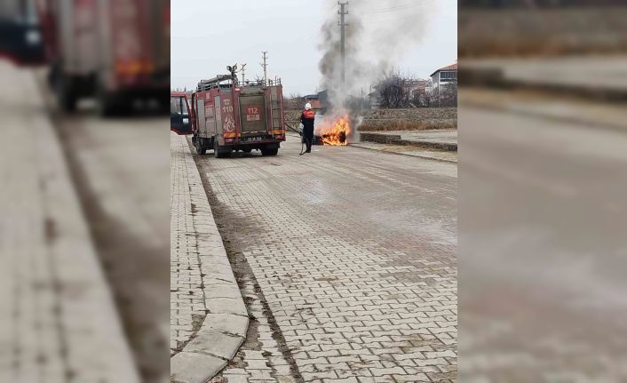 Tofaş otomobil alevlere teslim oldu