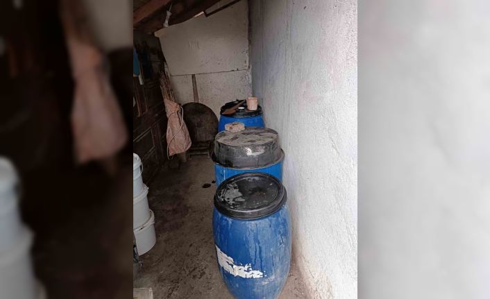 Tokat’ta bin 220 litre sahte içki ele geçirildi