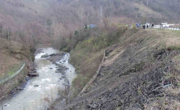 Trabzon’da otomobil dereye uçtu: 1 ölü