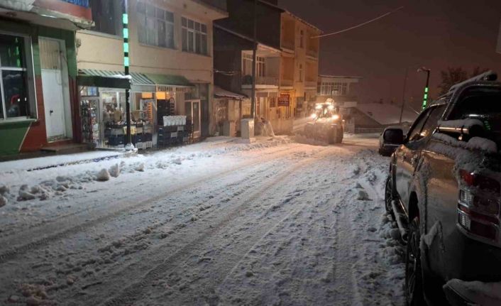 Tunceli’de Cankurtaran Geçidi zincirsiz ağır tonajlı araçlara kapatıldı