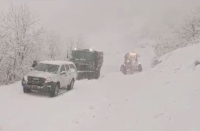 Tunceli’de kar yağışı nedeniyle mahsur kalan vatandaşlar kurtarıldı