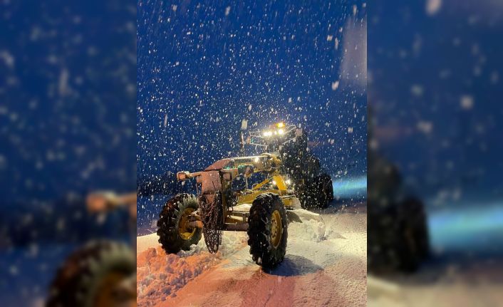 Tunceli’de kardan kapanan 65 köy yolunda çalışmalar sürüyor