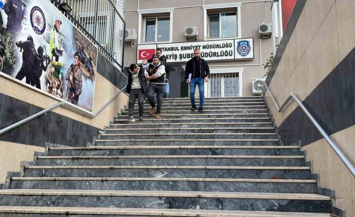 Tuzla’da otomobil çalan şüpheliler evden hırsızlık yaparken yakayı ele verdi