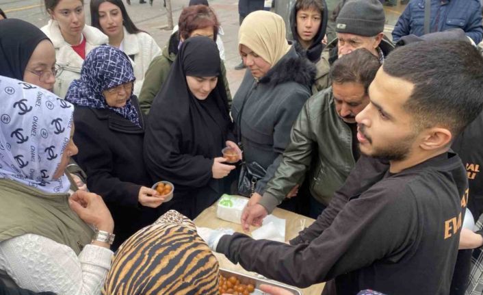 Ücretsiz lokma dağıtımı izdihama neden oldu