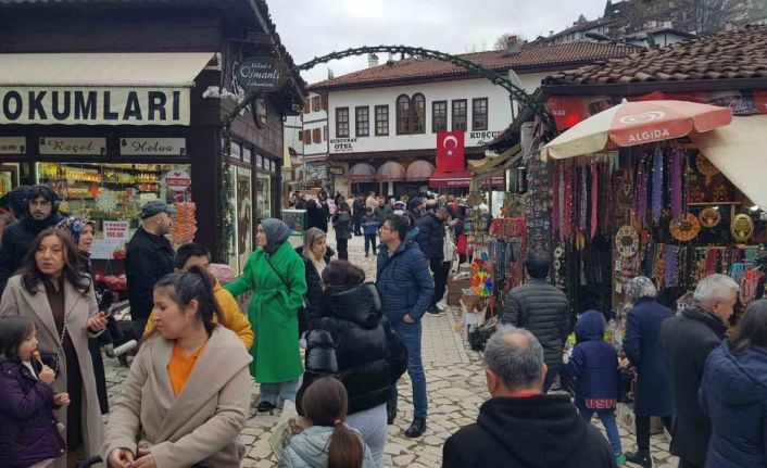 UNESCO kenti Safranbolu yılbaşı panayırıyla hareketlendi