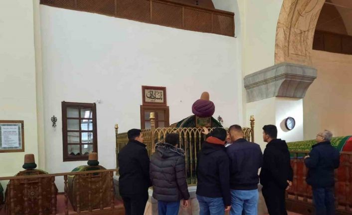 Üniversite öğrencilerinden cami ziyareti