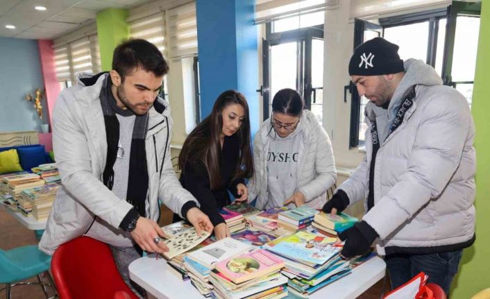 Uşak Üniversitesinden 1 ayda 1000 kitap