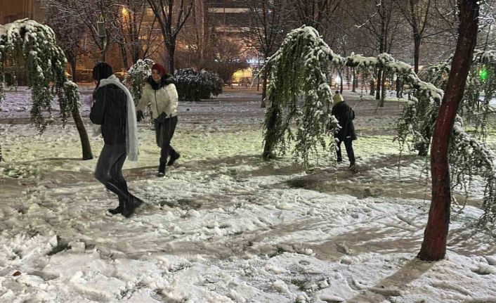 Uşaklılar karın keyfini çıkardı