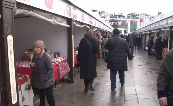 Üsküdar’da kadın el emeği ürünler yılbaşı pazarında satışa çıktı