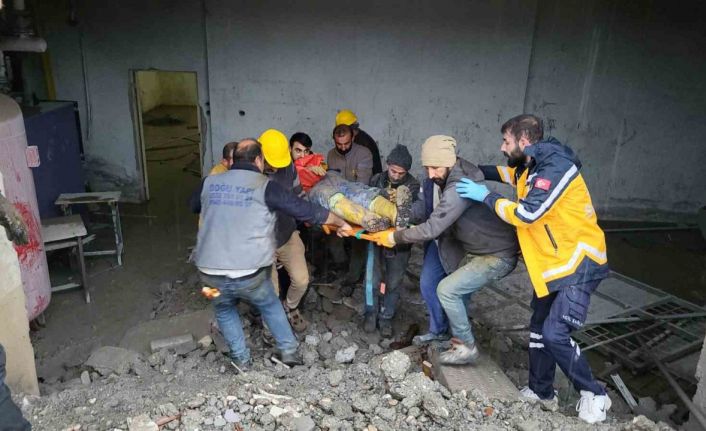 Üzerine duvar devrilen işçi yaralandı