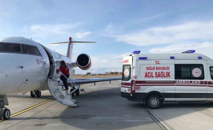 Van’da 3 yenidoğan hasta ambulans uçakla sevk edildi