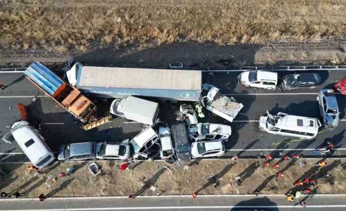 Van’daki zincirleme trafik kazalarına 35 araç karıştı