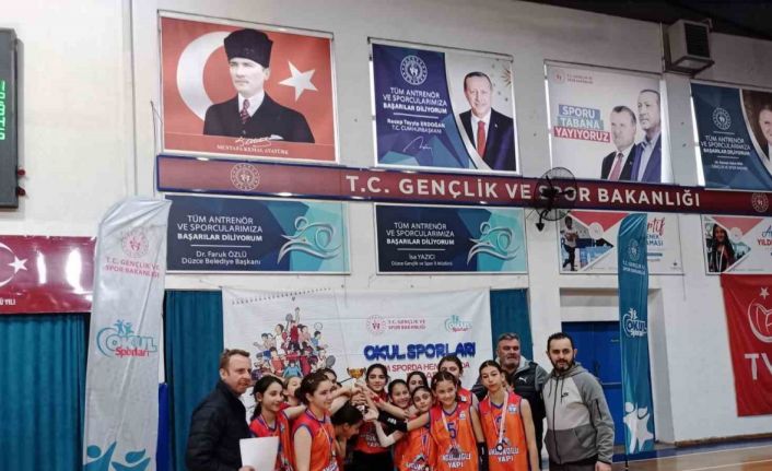 Voleybol küçüklerde şampiyonlar belli oldu