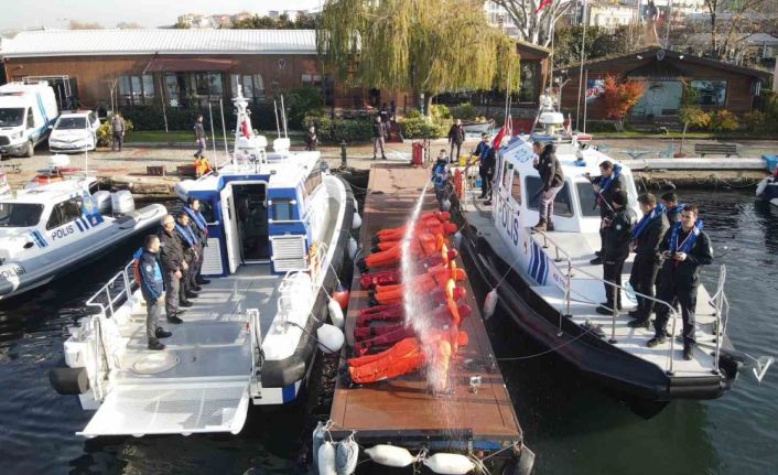 Yalova’da zorlu gemi adamı eğitimini tamamlayan polisler sertifikalarını aldı