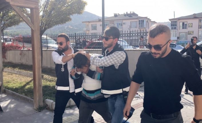 Yaşlı adamı öldürüp karısını yaralayan sanık: "Tahliyemi talep ediyorum"
