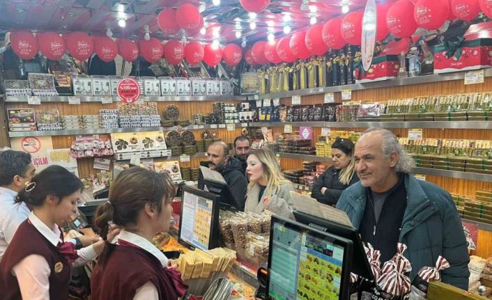 Yeni yıl öncesi kuruyemişçilerde yoğunluk yaşandı