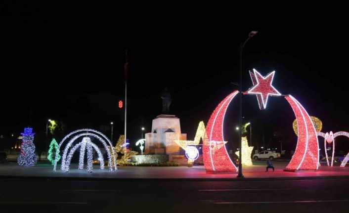 Yeni yıl süslemeleriyle Muğla ışıl ışıl