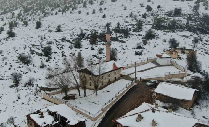 Yok olma riskiyle karşı karşıyaydı: Tarihi cami yeniden ibadete açıldı