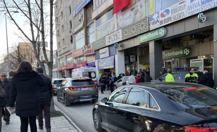 Yol verme kavgası kanlı bitti: 1 yaralı