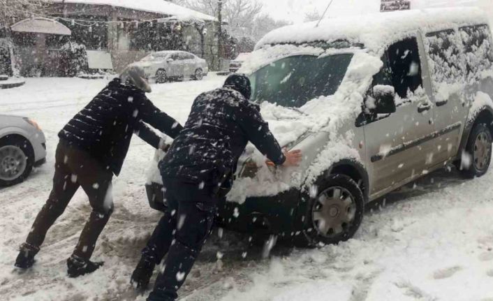 Yolda kalan sürücülerin imdadına jandarma yetişti