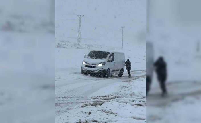 Yüksekova’da hayat durdu
