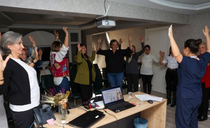 Yunusemre’de kadınlara beslenme ve fizyoterapi eğitimi verildi