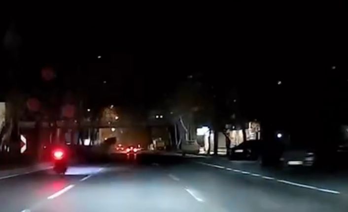 3 kişinin yaralandığı kaza araç kamerasında