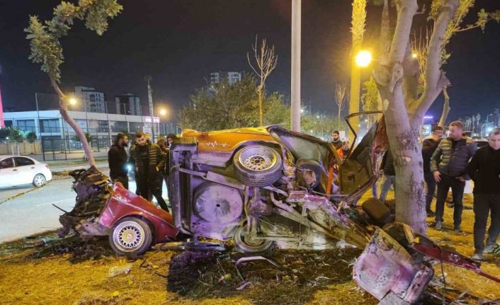 Adana’da ikiye bölünen otomobilde ölü sayısı 2’ye yükseldi