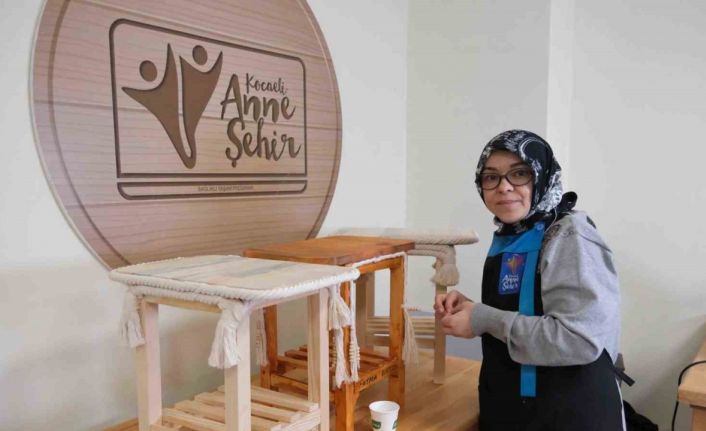 Ahşap atölyesinde hem hobi hem de el becerisi kazanıyorlar