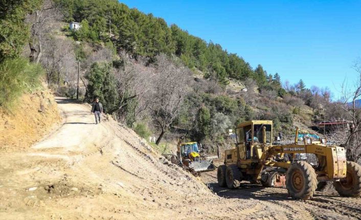 Alanya’da kırsal mahallelerin yol hasreti sona eriyor
