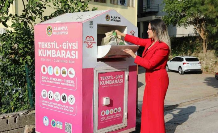 Alanya’da tekstil atıkları giysi kumbarasıyla geri dönüştürülüyor