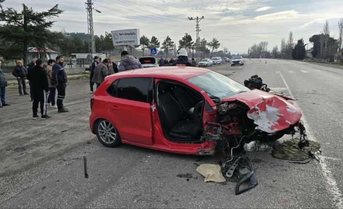 Amasya’da otomobiller kafa kafaya çarpıştı: 7 yaralı