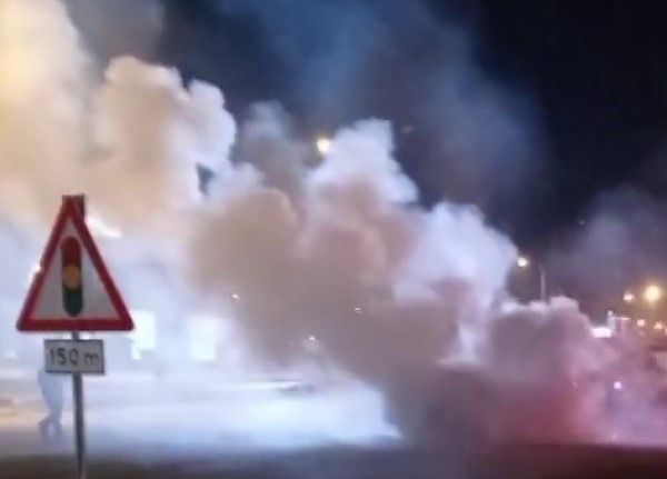 Amasya’da seyir halindeki otomobil alev topuna döndü