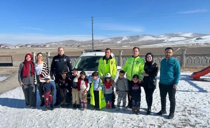 Anaokulu öğrencilerine trafik kuralları anlatıldı