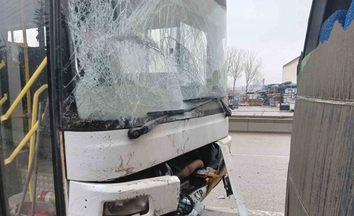 Ankara’da 4 araçlı zincirleme kazada yaralı sayısı 33’e yükseldi